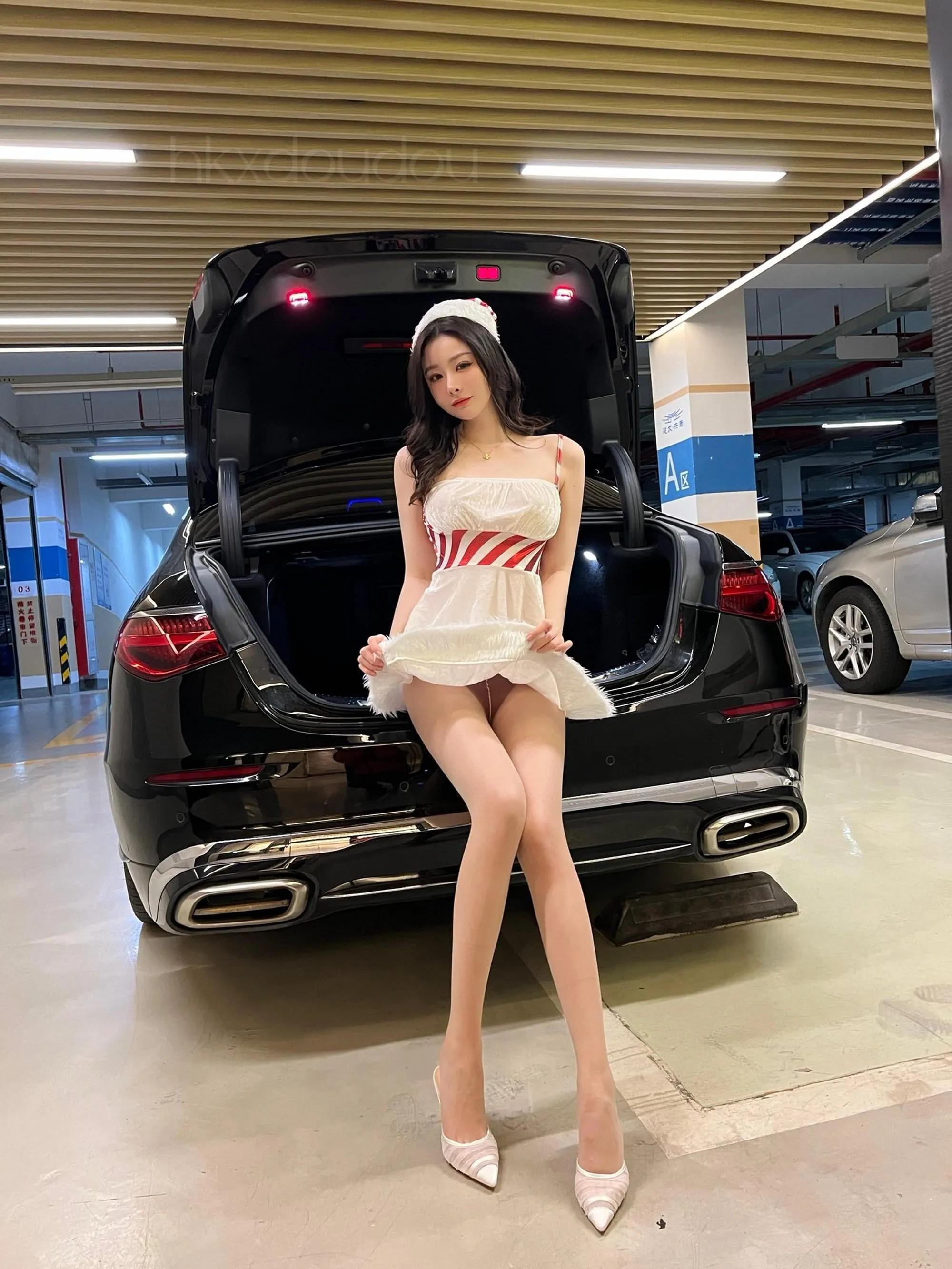 是小逗逗 – NO.007 30粉丝著名美团外卖媛网红模特 全量资源 极品露脸大长腿顶级露出专家 [309P]插图